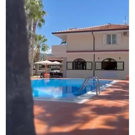 Laura & Lejlighedshotel 3*