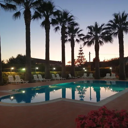 Aparthotel Laura & 3*