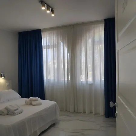 Laura & Apart-hotel 3*