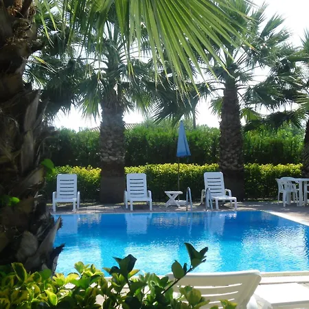 Apart-hotel Laura & 3*