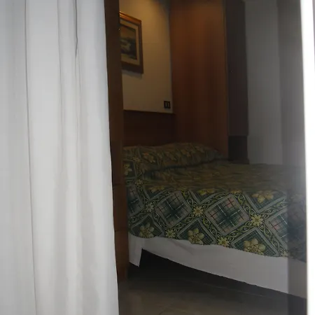 Laura & Aparthotel 3*