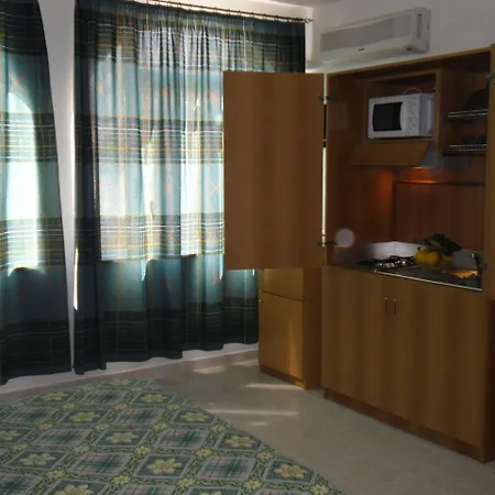 Laura & Apart-hotel 3*
