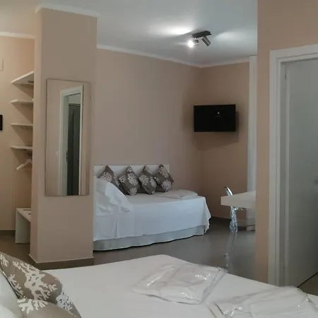 Apart-hotel Laura & 3*