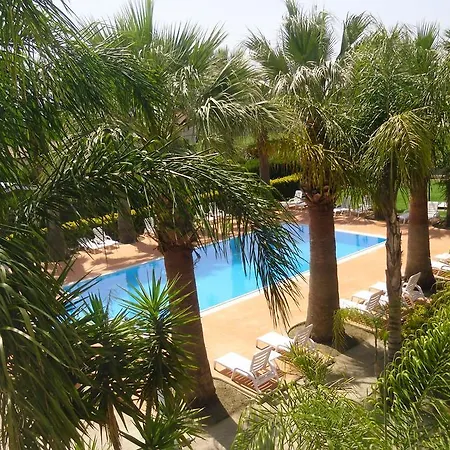 Aparthotel Laura & 3*