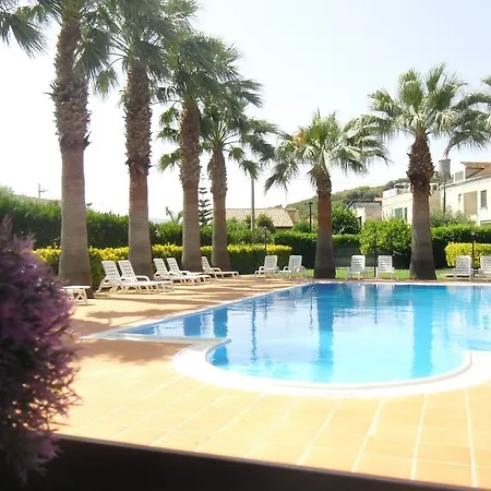 Aparthotel Laura & 3*