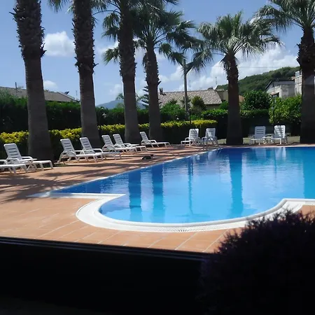 Apart-hotel Laura &