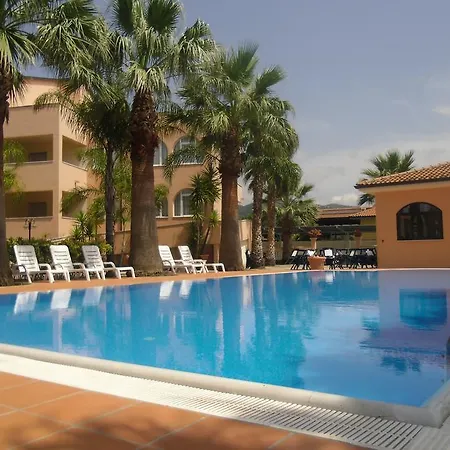 Apart-hotel Laura &