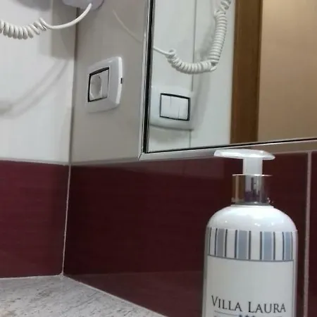 Laura &